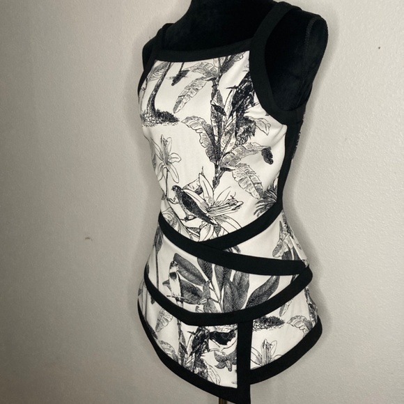 Faltering black and white top - Picture 2 of 3